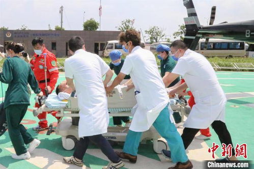 江西一男子肝脏破裂出血 直升机转运医院治疗